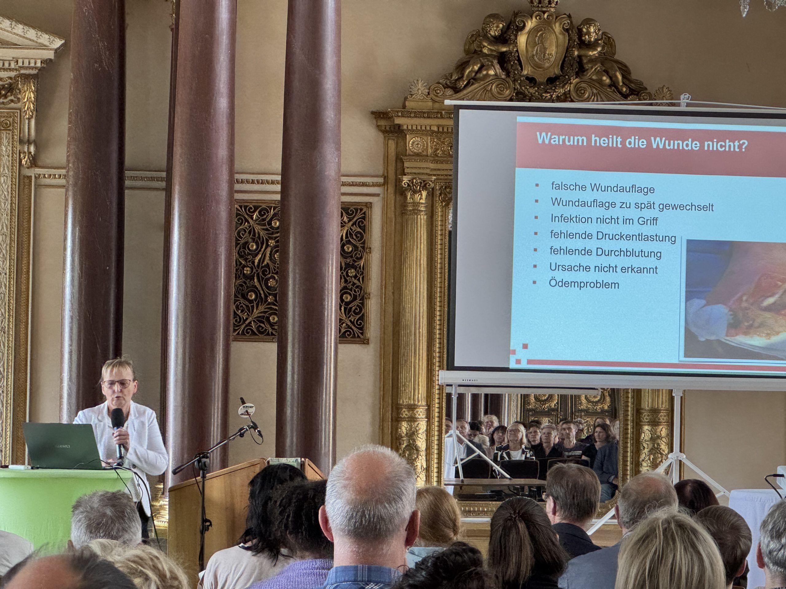 Foto vom Vortrag von Chefärztin Dr. med. Birgit Schwetlick beim 2. Ödemtag Altenburg im Schloss Altenburg